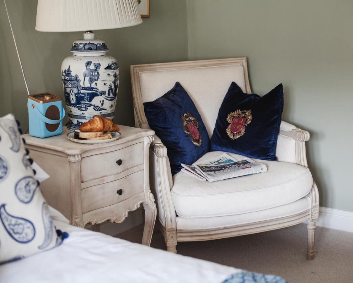 The George Inn Barford St Michael Zewnętrze zdjęcie A blue and white room