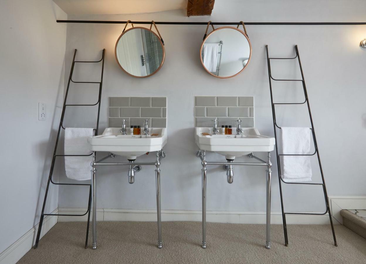 The George Inn Barford St Michael Zewnętrze zdjęcie Bathroom at The Swan